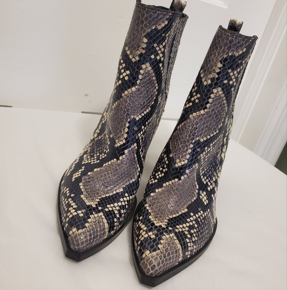 Marc Fisher Snakeprint Pullon Boots Size 6.5, Stylish, Chic - Picture 1 of 15